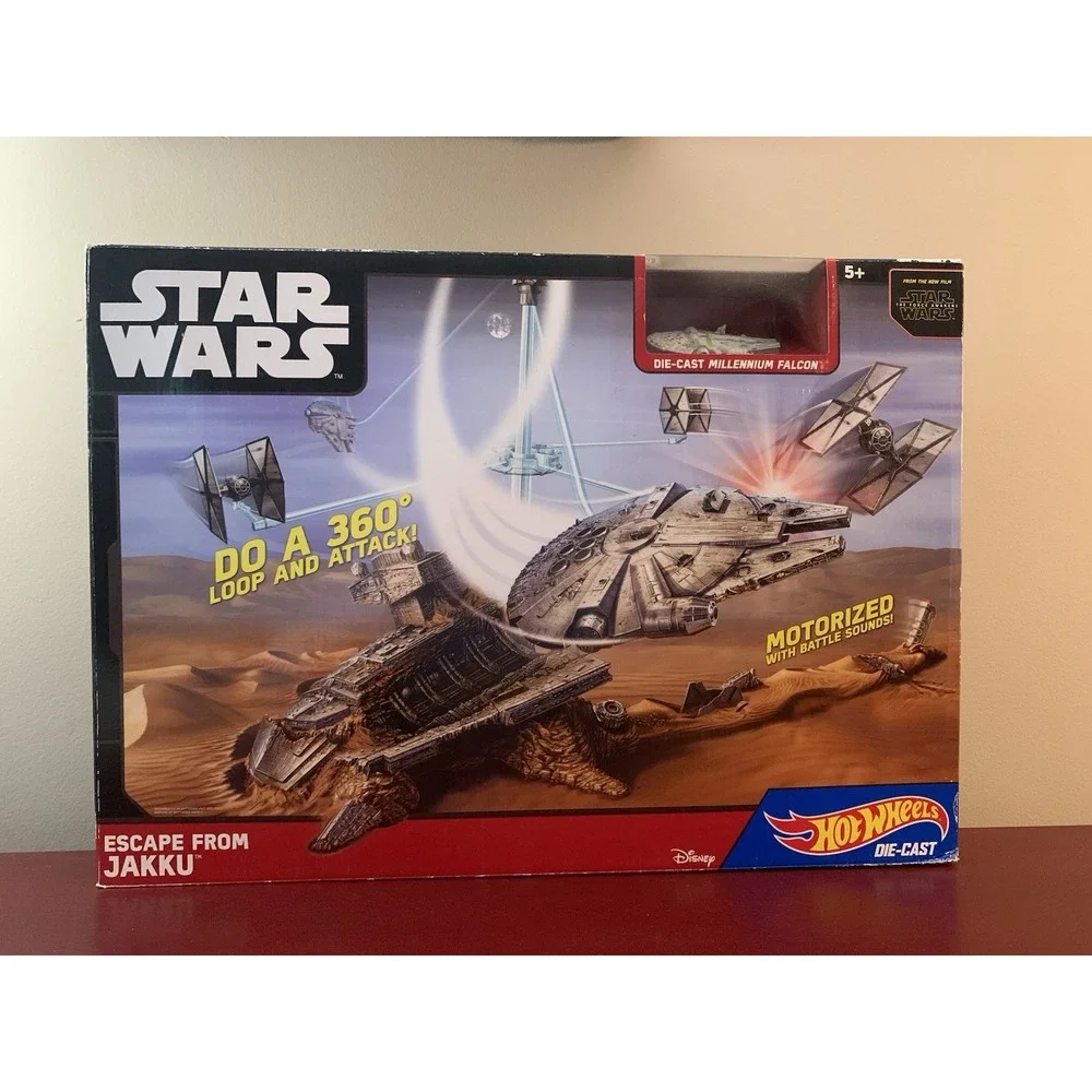 Hot Wheels STAR WARS Millenium Falcon Escape From Jakku Motorized Play‎ Set